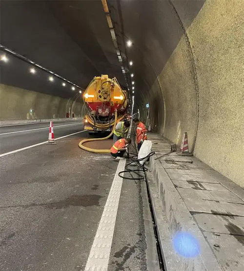 浦北隧道排水渠清淤